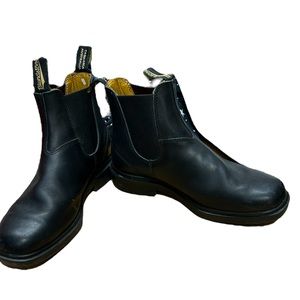 Blundstone Australia unisex boots.